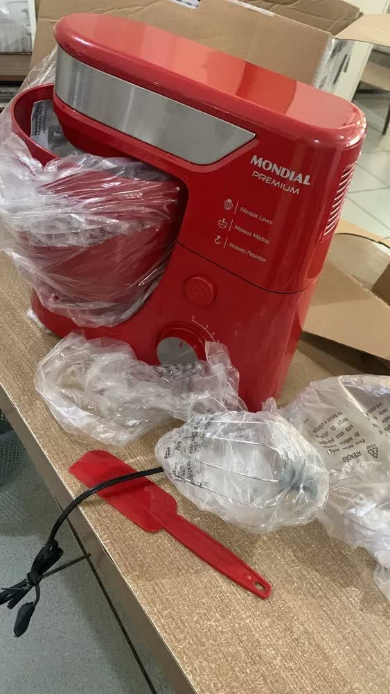 foto de Batedeira Planetária Mondial 700W - BP-01P-R