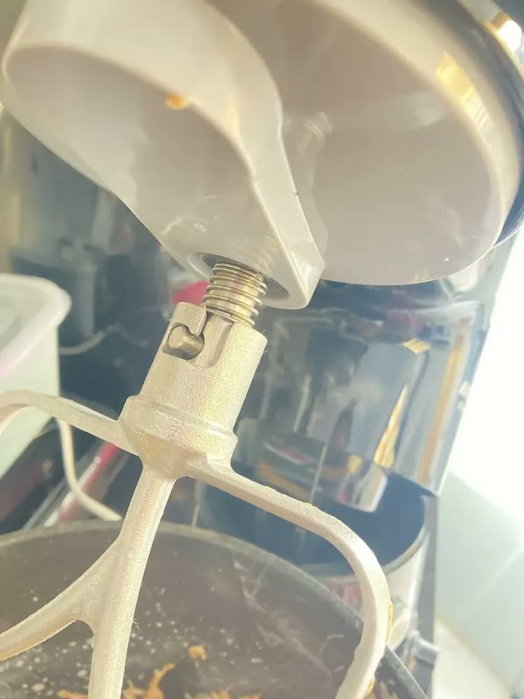 foto de Batedeira Planetária Turbo Power Plus Bbp760p Britânia Preto 60