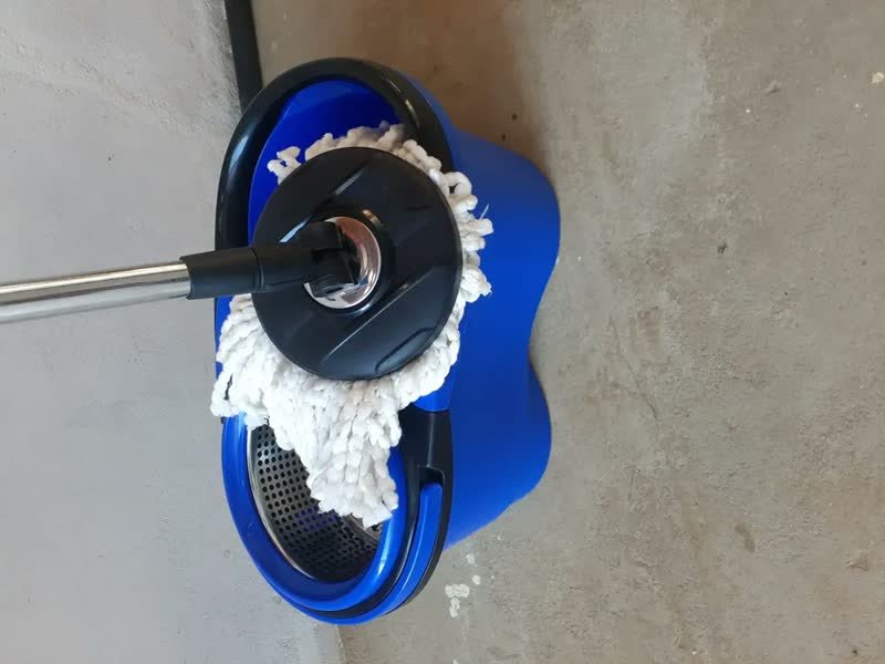 foto de comprador de Esfregão Perfect Pro Mop 360° Balde Inox Cabo Longo Microfibra 16L