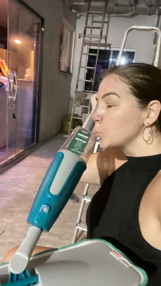 foto de comprador de Rodo Mop Spray Flash Limp Fit C/ Microfibra Lavável Mop0556