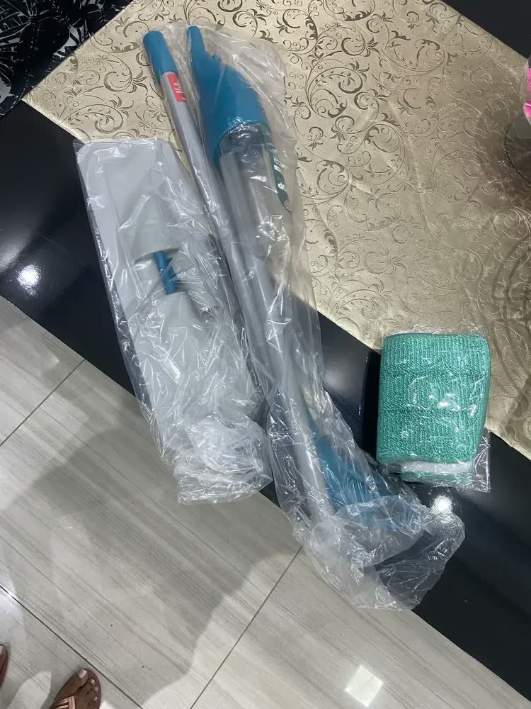 foto de comprador de Rodo Mop Spray Flash Limp Fit C/ Microfibra Lavável Mop0556