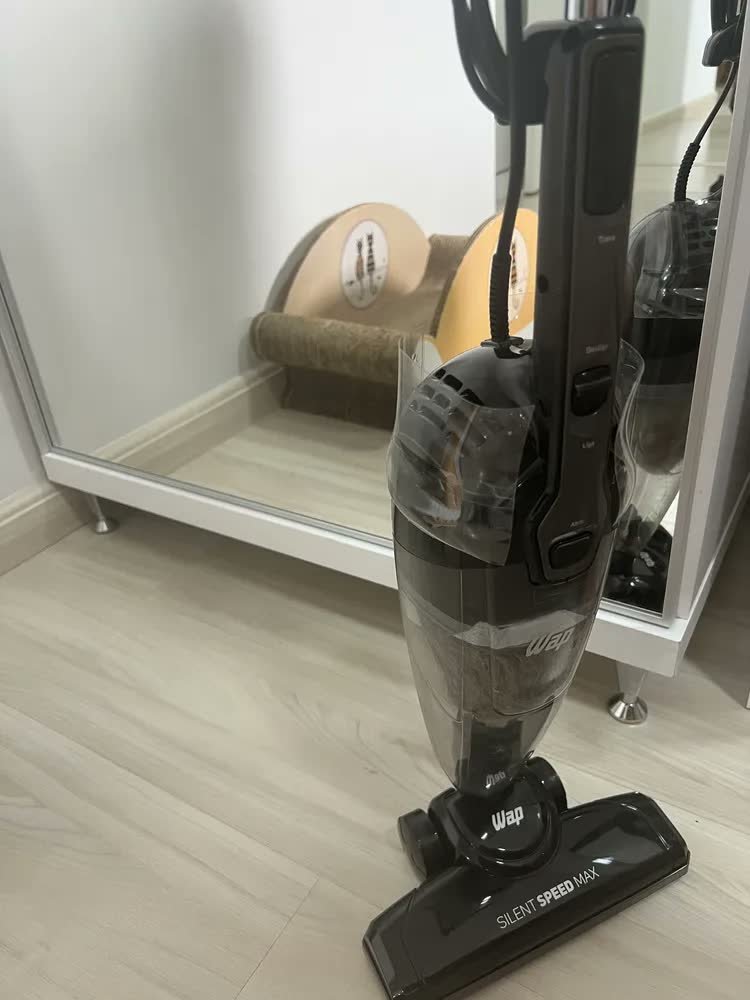 foto de comprador de Aspirador de Pó Vertical WAP Silent Speed Max 3 em 1 Filtro HEPA 1350W