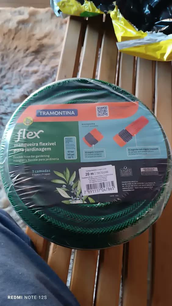 foto de comprador de Mangueira Jardim Flexivel 30m Tramontina Reforçada 4 Camadas Cor Verde-escuro