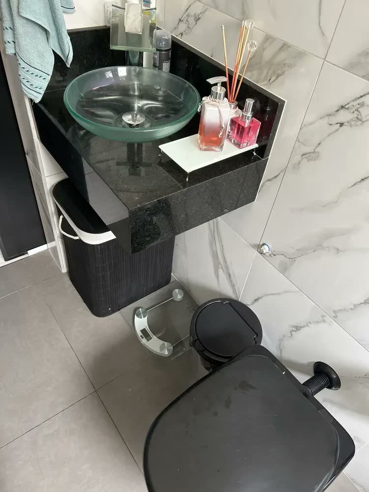 foto de comprador de Cesto De Roupa Suja De Bambu Com Tampa E Alças 50 Litros Kontuz