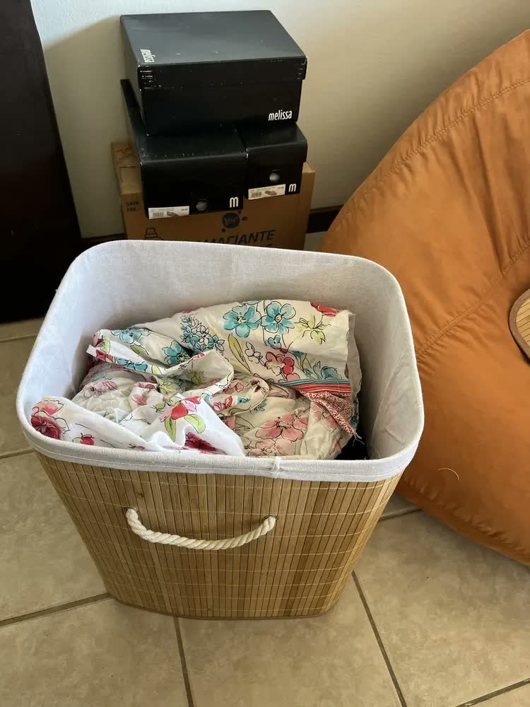 foto de comprador de Cesto De Roupa Suja De Bambu Com Tampa E Alças 50 Litros Kontuz