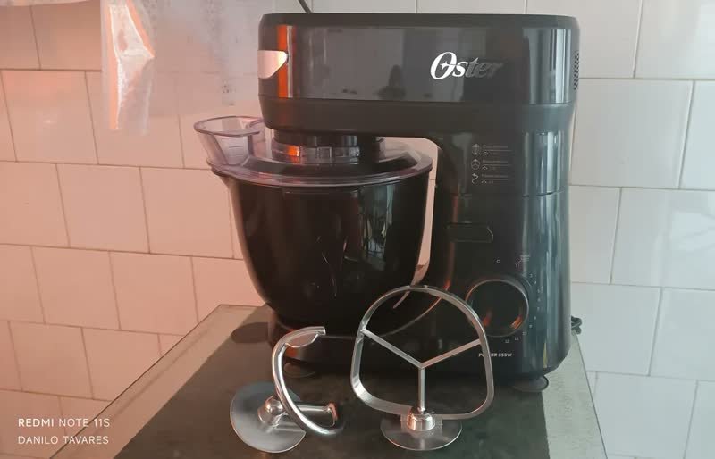 foto de Batedeira Planetária Black 12 Velocidade Obat640 Oster 850w Cor Preto/Inox