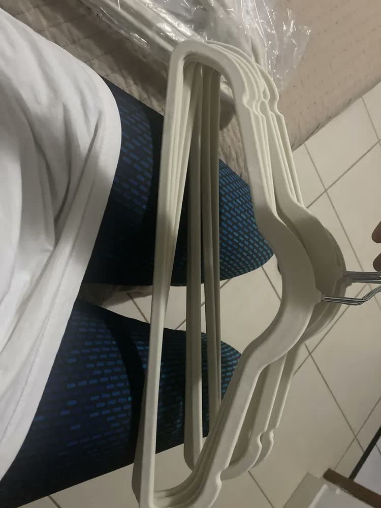 foto de comprador de Kit Cabides Veludo De Roupa Antideslizante Slim Adulto 50 Un