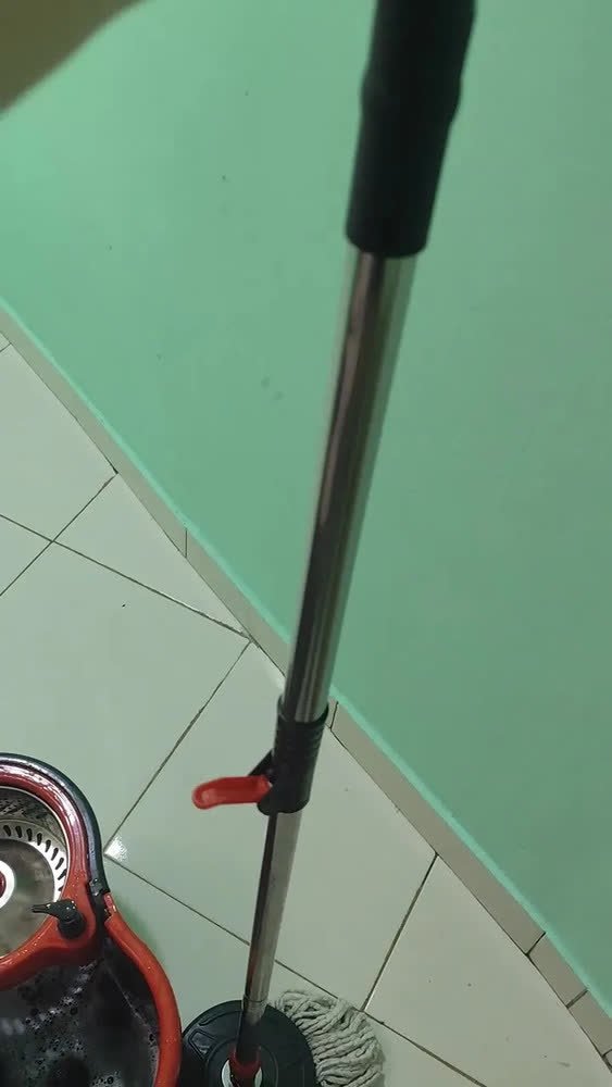 foto de comprador de Mop Giratório Pro Com Centrífuga em Aço Inox Powermaid Cinza e Vermelho
