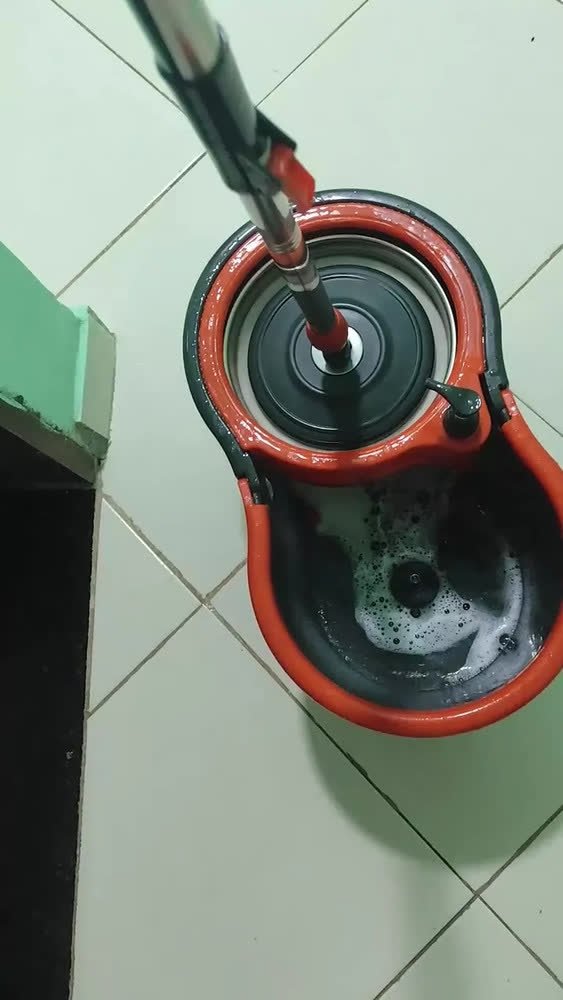 foto de comprador de Mop Giratório Pro Com Centrífuga em Aço Inox Powermaid Cinza e Vermelho