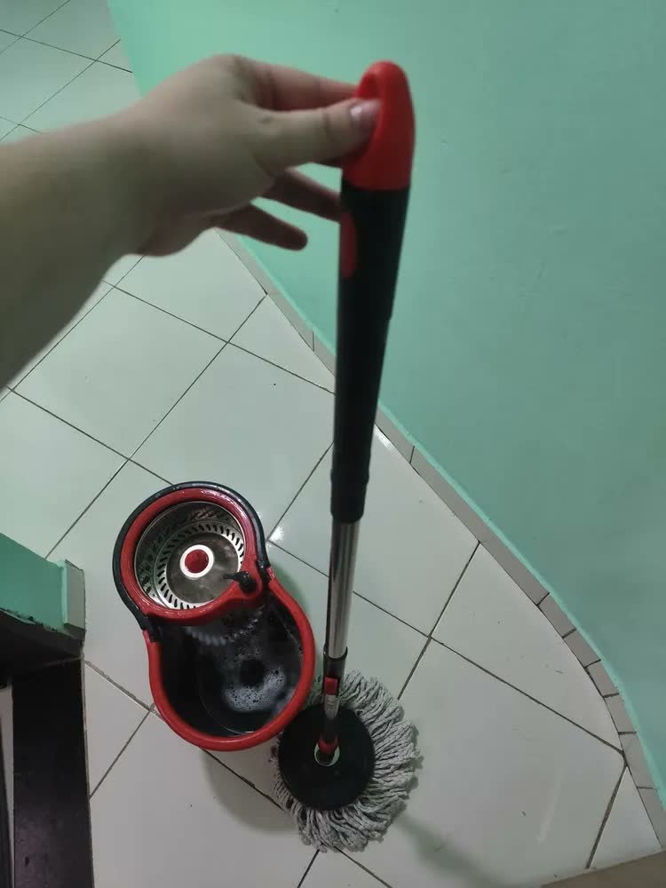 foto de comprador de Mop Giratório Pro Com Centrífuga em Aço Inox Powermaid Cinza e Vermelho