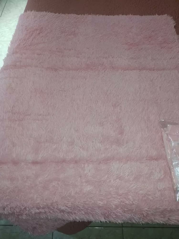 foto de comprador de Tapete Para Sala Quarto In Felpudo Peludo Rosa Bebe Criança