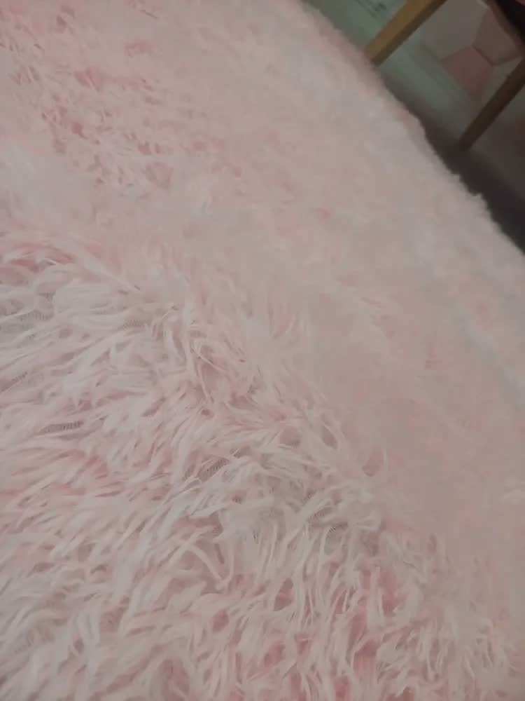 foto de comprador de Tapete Para Sala Quarto In Felpudo Peludo Rosa Bebe Criança