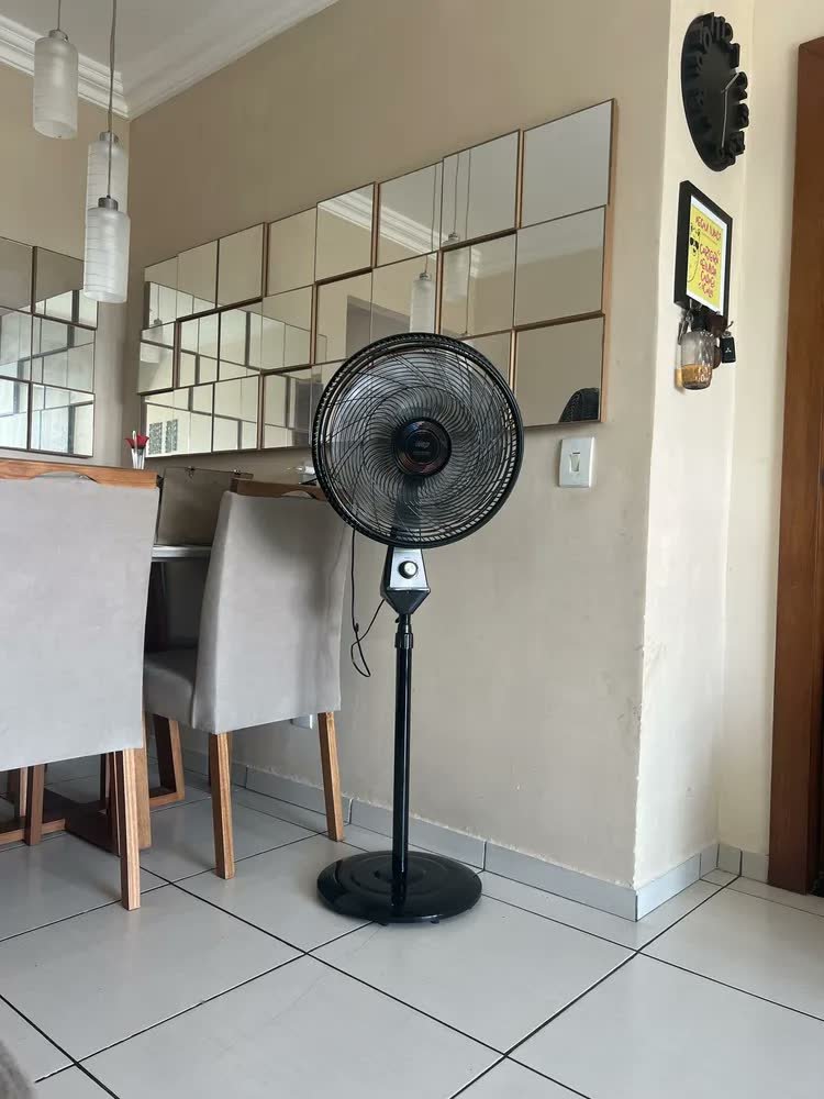 foto de comprador de Ventilador Coluna 50cm 180w 8 Pás Silencioso Wap Flow Turbo Frequência 60 Hz