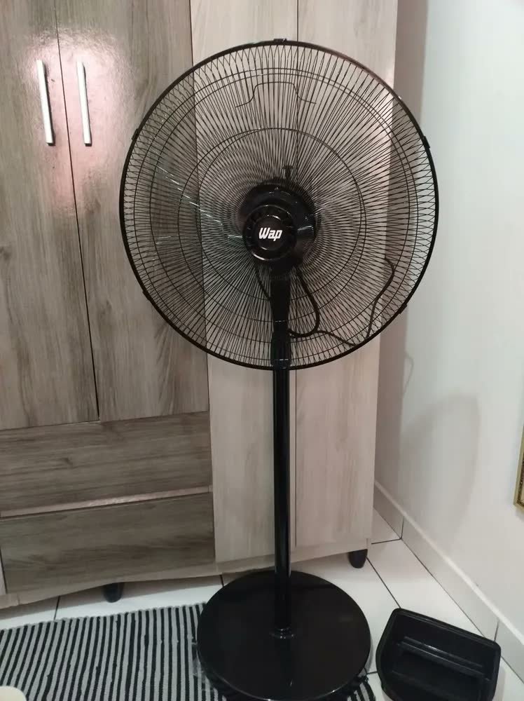 foto de comprador de Ventilador De Coluna Wap Rajada Pro 60 5 Pás Bivolt Preto 55cm