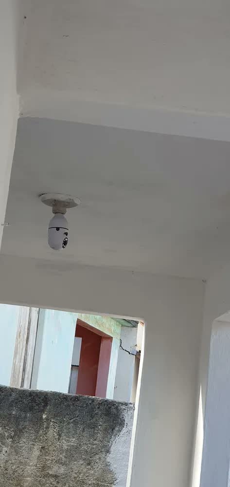 foto de comprador de Câmera Lampada De segurança Casenn Ip Wifi Com Visão Noturna Interna Externa App ICSEE Espiã 360o Cor Branco
