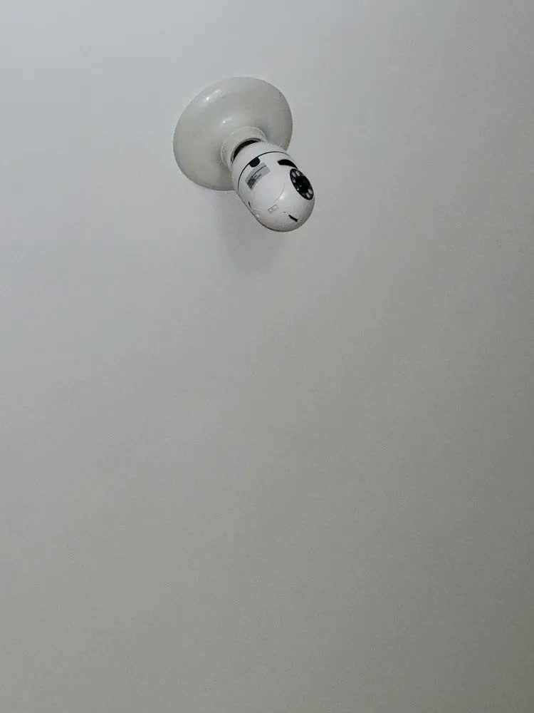 foto de comprador de Câmera Lampada De segurança Casenn Ip Wifi Com Visão Noturna Interna Externa App ICSEE Espiã 360o Cor Branco