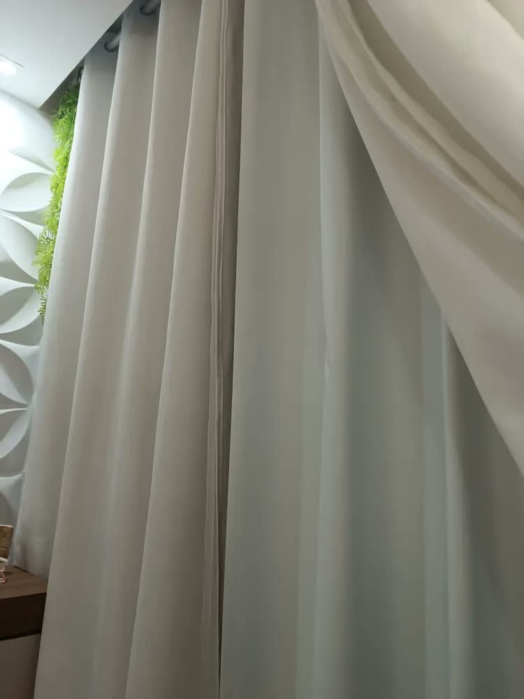 foto de comprador de Cortina Blackout Corta Luz Blecaute 2,80 X 2,30 Sala/quarto Fabritex Enxovais Cor Branco