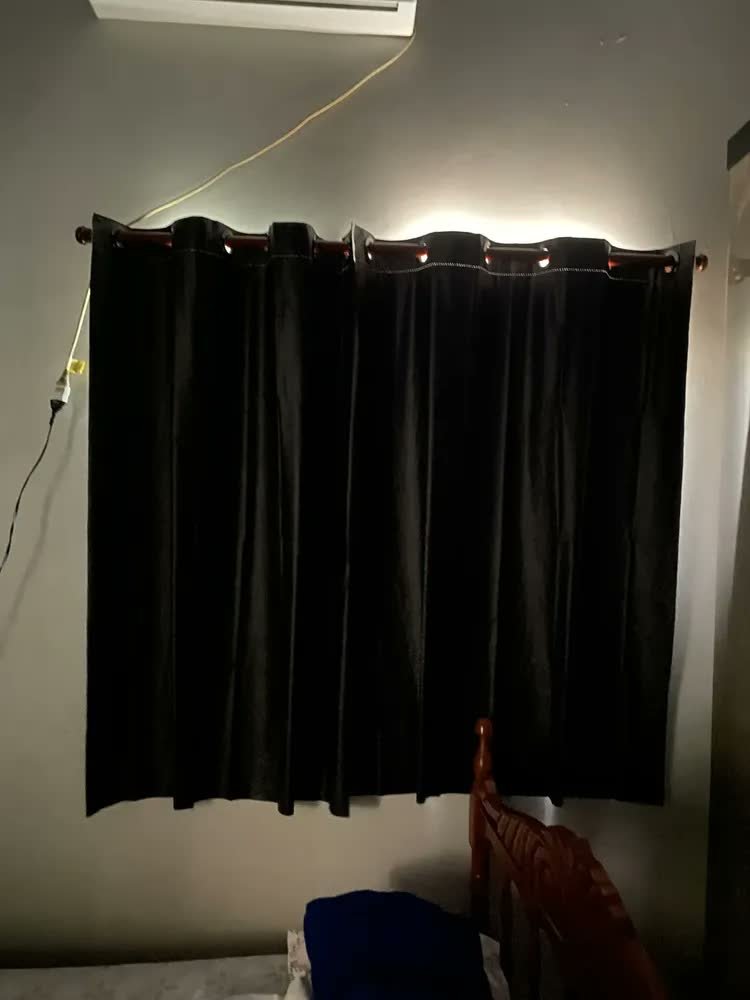 foto de comprador de Cortina Blackout De Pvc 2,20m X 1,30m Preto Corta Luz
