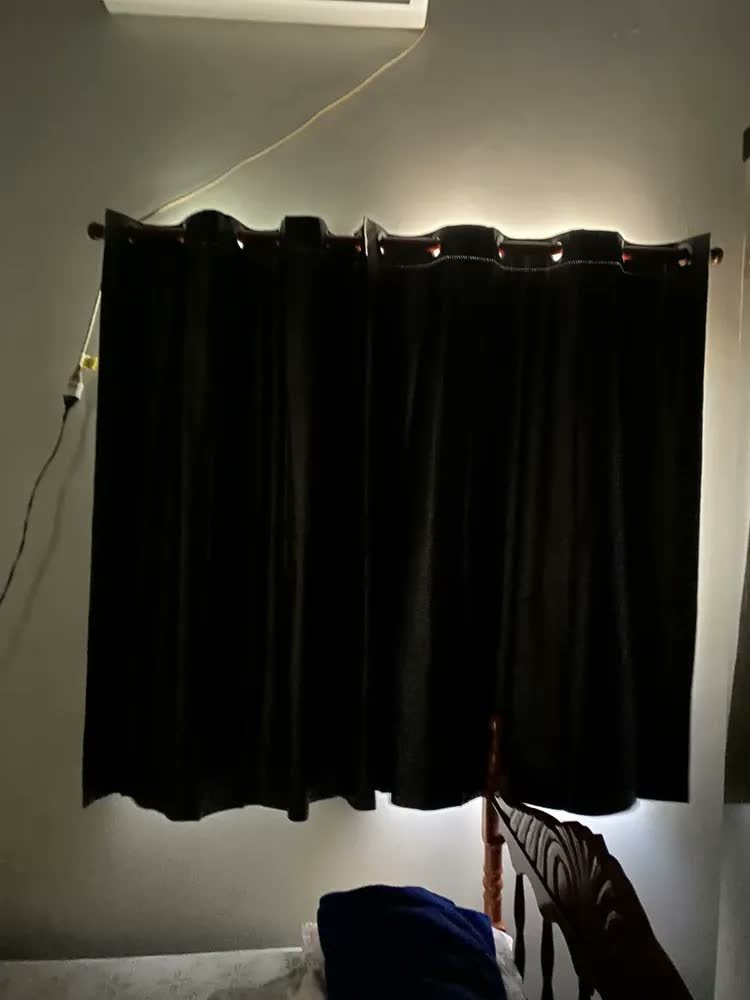 foto de comprador de Cortina Blackout De Pvc 2,20m X 1,30m Preto Corta Luz