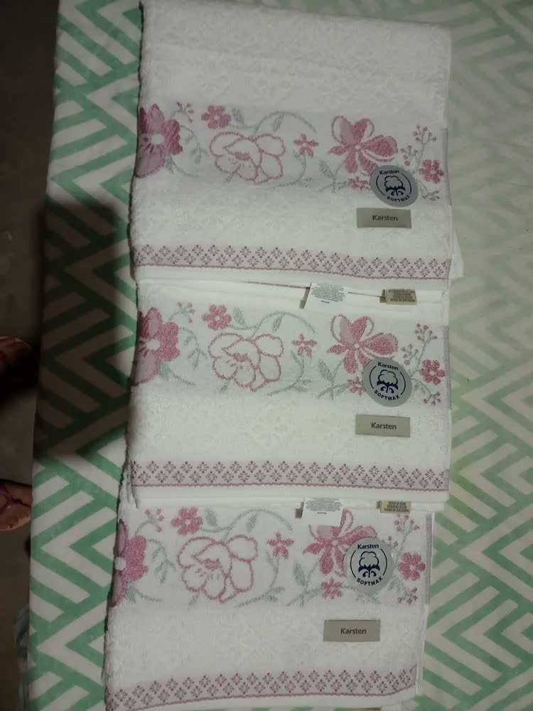 foto de comprador de Toalha De Banho Karsten Yuna 100% Algodão Barra Floral Macia