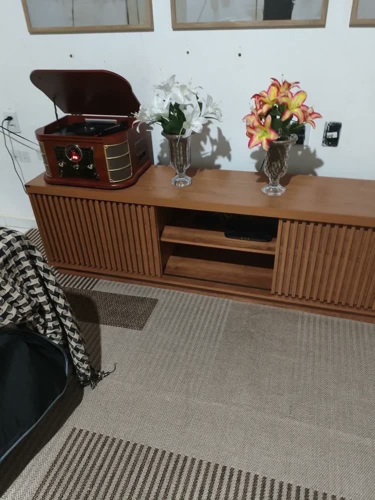 foto de comprador de Rack Mavaular Logan Naturalle para TV até 75 Polegadas Ripado 2 Portas