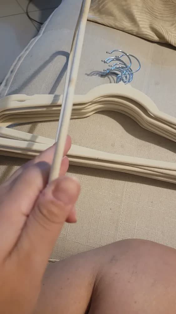 foto de comprador de Kit 30 Cabides Veludo Antideslizante Adulto Preto E Bege
