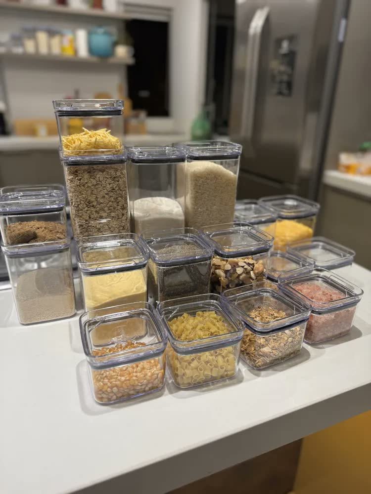 foto de comprador de Kit 17 Potes Herméticos Acrílicos Empilháveis Quadrados Transparente para Cozinha e Despensa