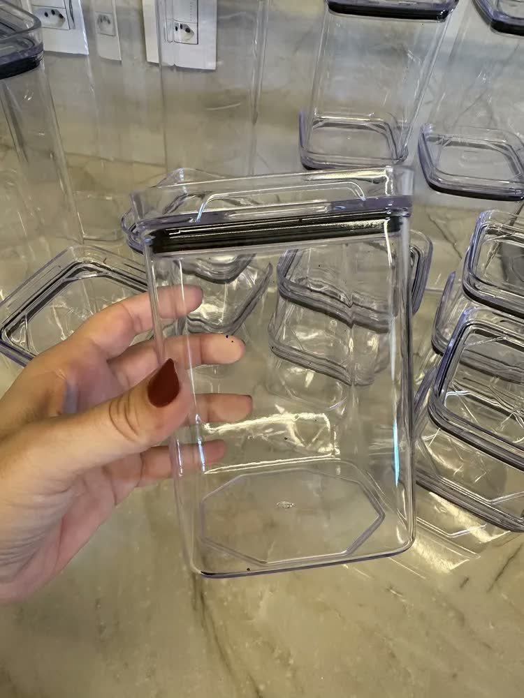 foto de comprador de Kit 17 Potes Herméticos Acrílicos Empilháveis Quadrados Transparente para Cozinha e Despensa