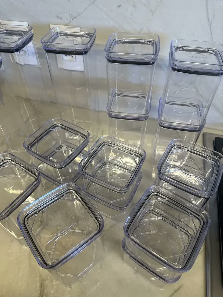 foto de cliente de Kit 17 Potes Herméticos Acrílicos Empilháveis Quadrados Transparente para Cozinha e Despensa