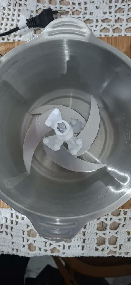 foto de Multiprocessador Picador De Carne Alho Legumes Elétrico 2l Cor Maquina Processador Triturador De Alimentos Prata