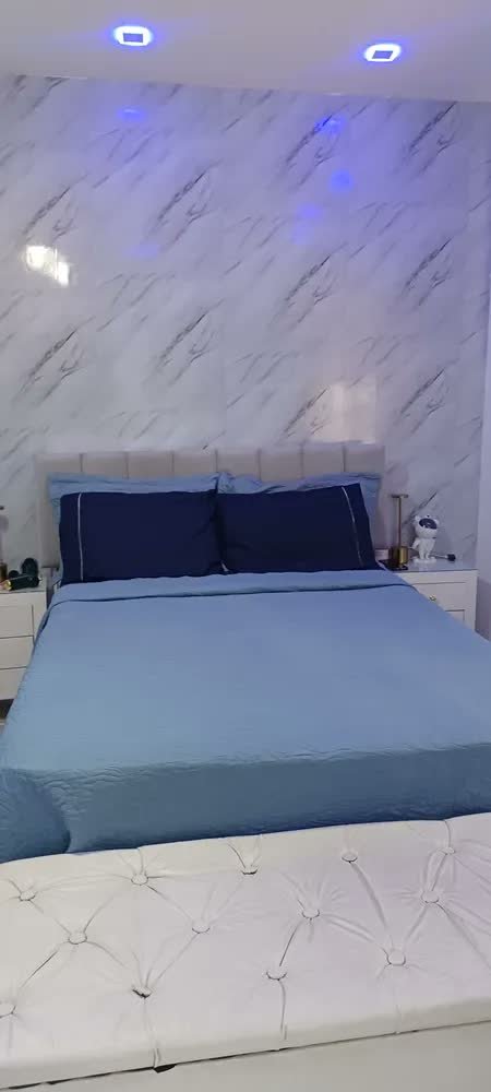foto de comprador de Jogo De Lençol Queen Micropercal 400 Fios Sofisticado 3pç Cor Azul-marinho Desenho do tecido Liso