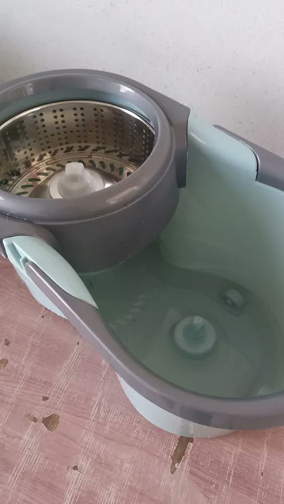 foto de comprador de Mop Giratório 8l Rodinhas Esfregão 130cm Cesto Inox C/ Refil