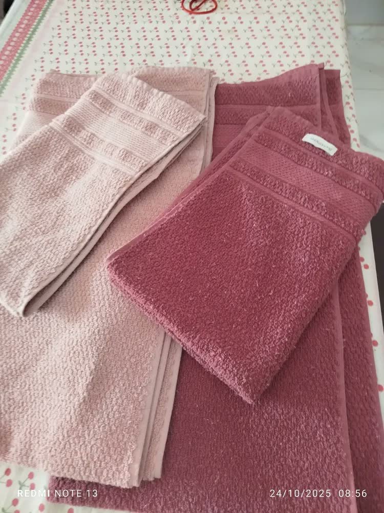 foto de comprador de Jogo De Toalhas Buddemeyer Bella Extra Soft Banho 4 Peças Azul Claro/azul Marinho