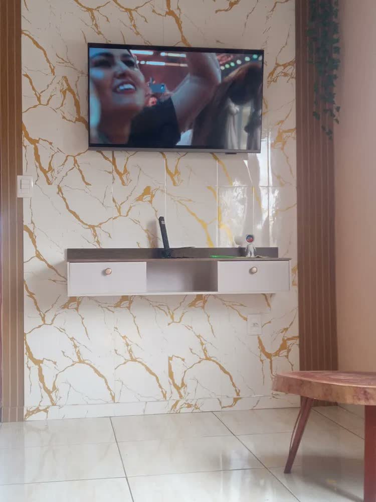 foto de comprador de Rack Suspenso Home Para Tv Bancada Flutuante 2 Portas Sala Quarto Preto Freijó
