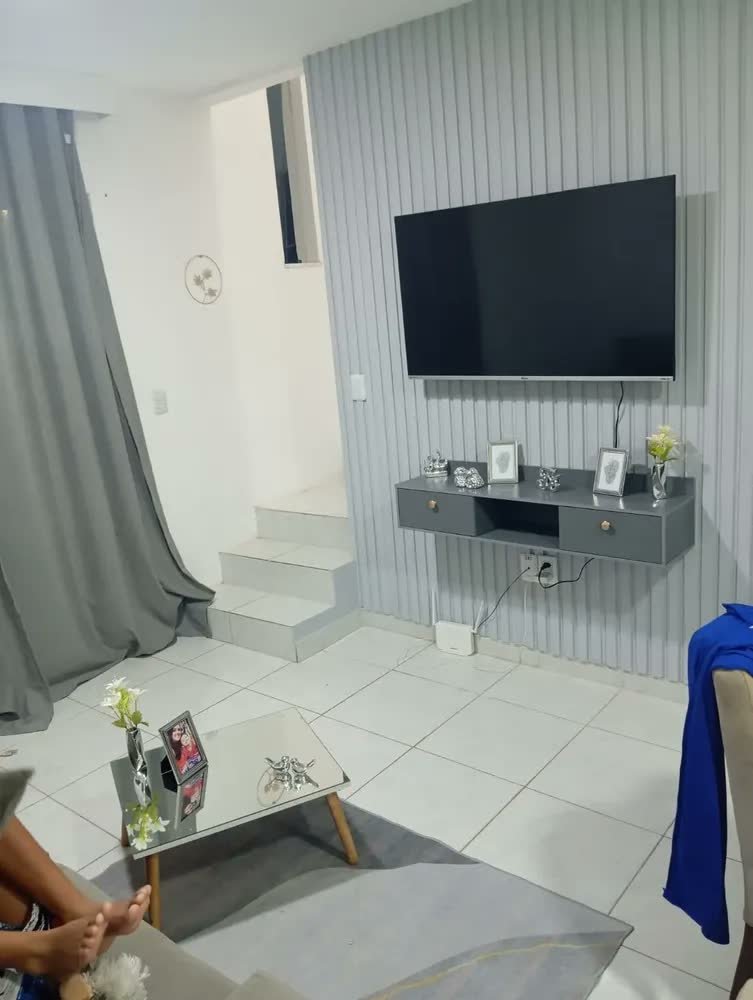 foto de comprador de Rack Suspenso Home Para Tv Bancada Flutuante 2 Portas Sala Quarto Preto Freijó