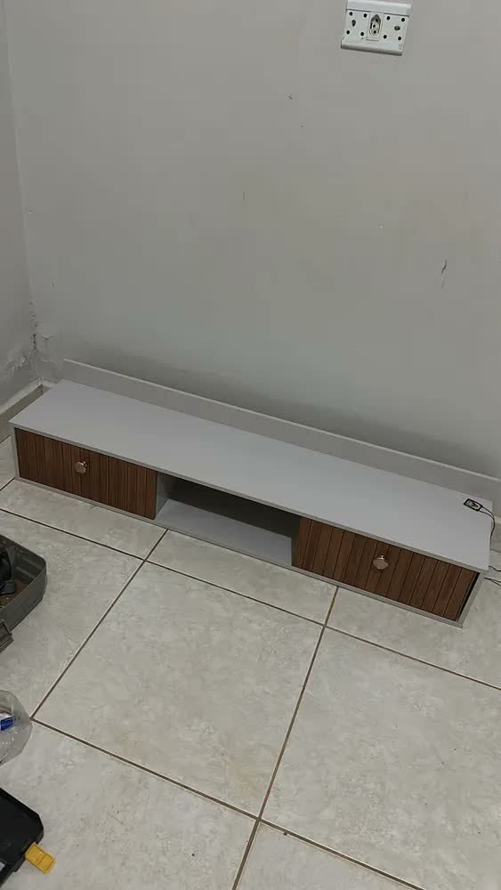 foto de comprador de Rack Suspenso Home Para Tv Bancada Flutuante 2 Portas Sala Quarto Preto Freijó