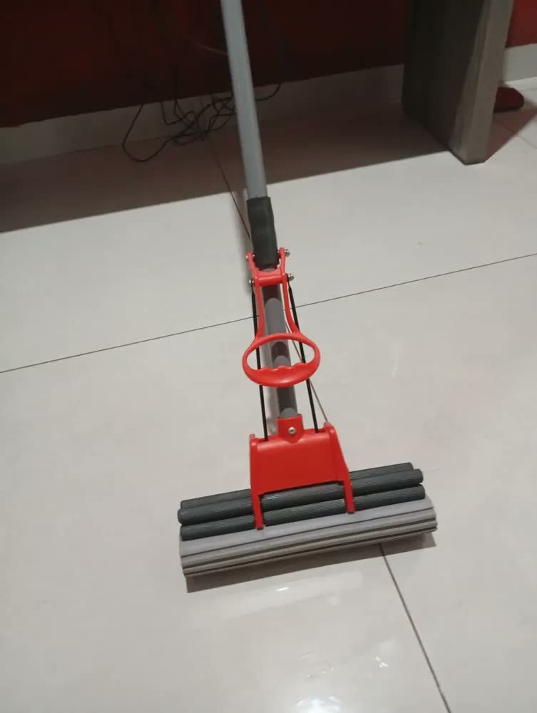 foto de comprador de Mop Limpeza Rodo Mágico Vassoura Mágica Limpeza Premium Hannover Home Esfregão Limpeza, Mop Esfregão Preto,Cinza e Vermelho