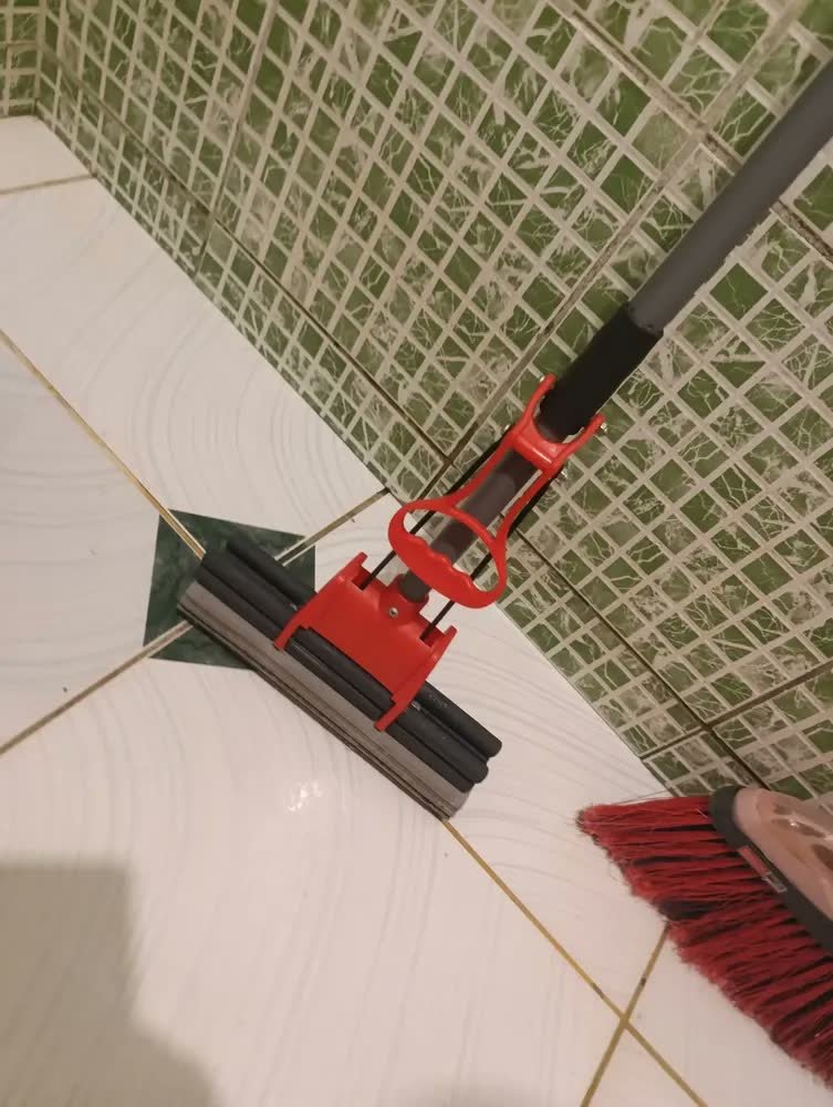foto de comprador de Mop Limpeza Rodo Mágico Vassoura Mágica Limpeza Premium Hannover Home Esfregão Limpeza, Mop Esfregão Preto,Cinza e Vermelho