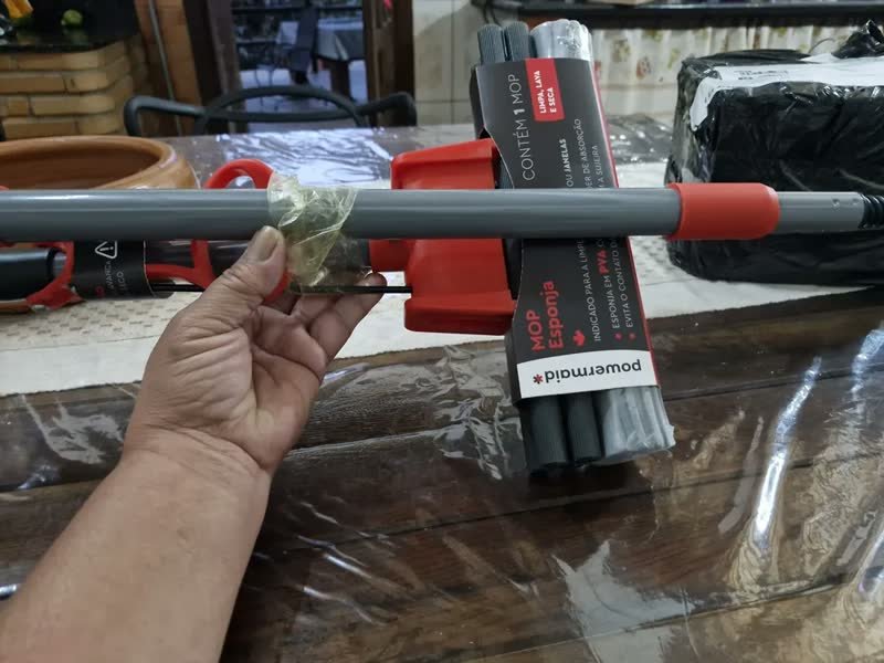 foto de comprador de Mop Limpeza Rodo Mágico Vassoura Mágica Limpeza Premium Hannover Home Esfregão Limpeza, Mop Esfregão Preto,Cinza e Vermelho