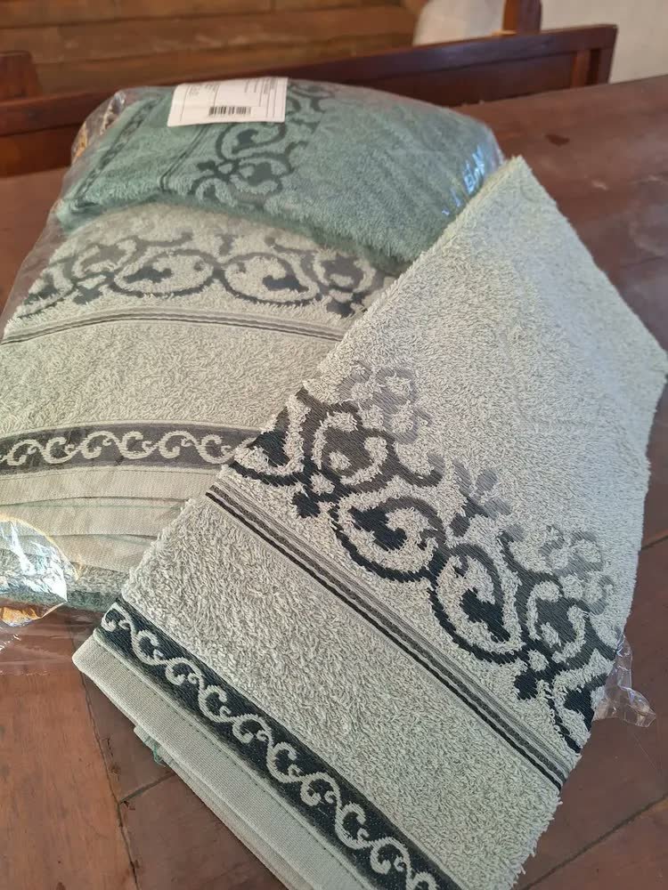 foto de comprador de Jogo Toalhas Banho E Rosto Grossas Macias 100% Algodão 4pçs