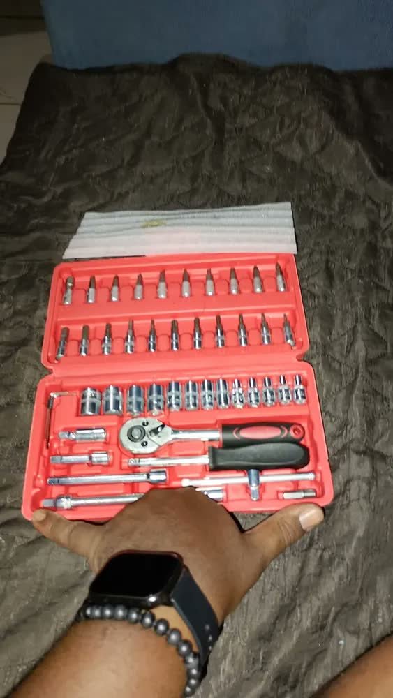 foto de comprador de Jogo De Soquete Aço Crv 1/4 Catraca Chave Allen Kit Ferramentas C/ Maleta 46 Peças Fenda Philips Tks46 The Black Tools