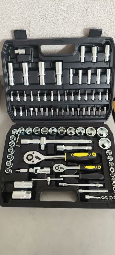 foto de comprador de Jogo De Ferramentas Soquetes Encaixe 1/4 E 1/2 Pol. Catraca Reversível Aço Crv 94 Peças Com Maleta Tkf94 The Black Tools
