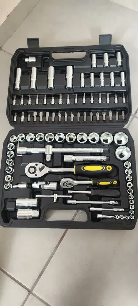 foto de comprador de Jogo De Ferramentas Soquetes Encaixe 1/4 E 1/2 Pol. Catraca Reversível Aço Crv 94 Peças Com Maleta Tkf94 The Black Tools