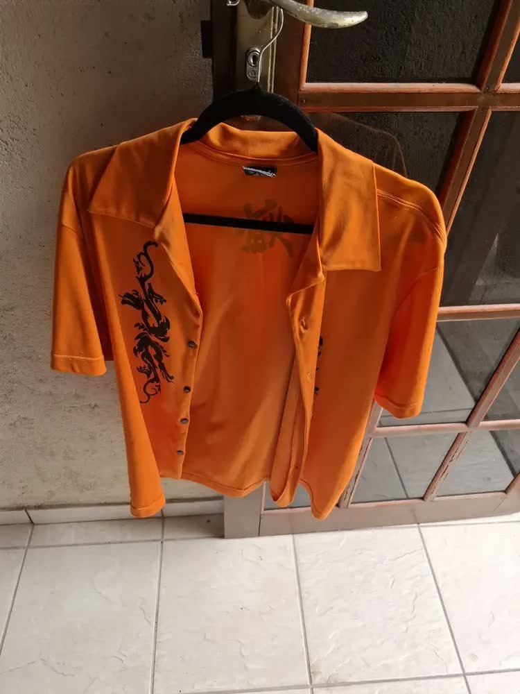 foto de comprador de Cabide Veludo Preto Antiderrapante Slim Kit 50 Unidades Com Gancho Giratório