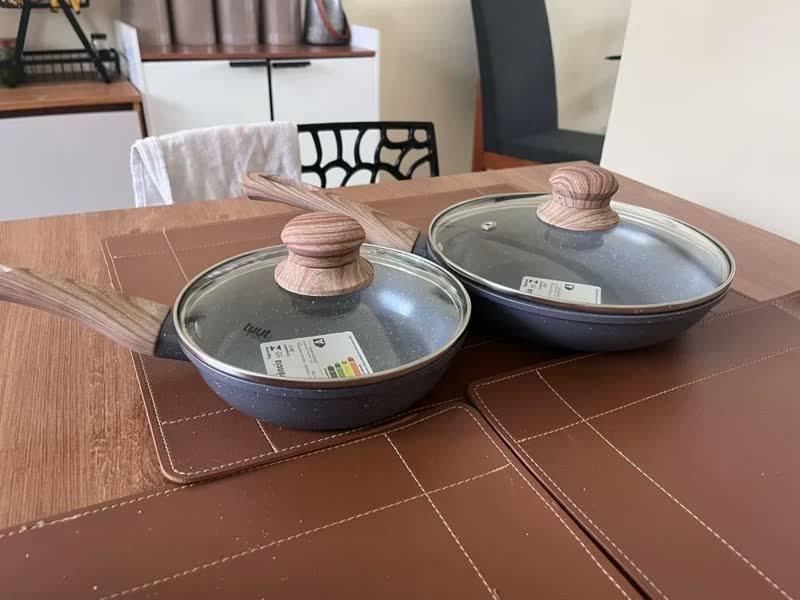 foto de comprador de Jogo De Panelas Induçao Antiaderente Cerâmica 10 Peças Ppg Pfoa Free Baunilha