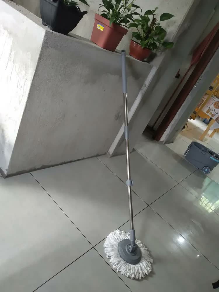 foto de comprador de Mop Profissional Inox 16l Com 2 Refis De Microfibra Glinter