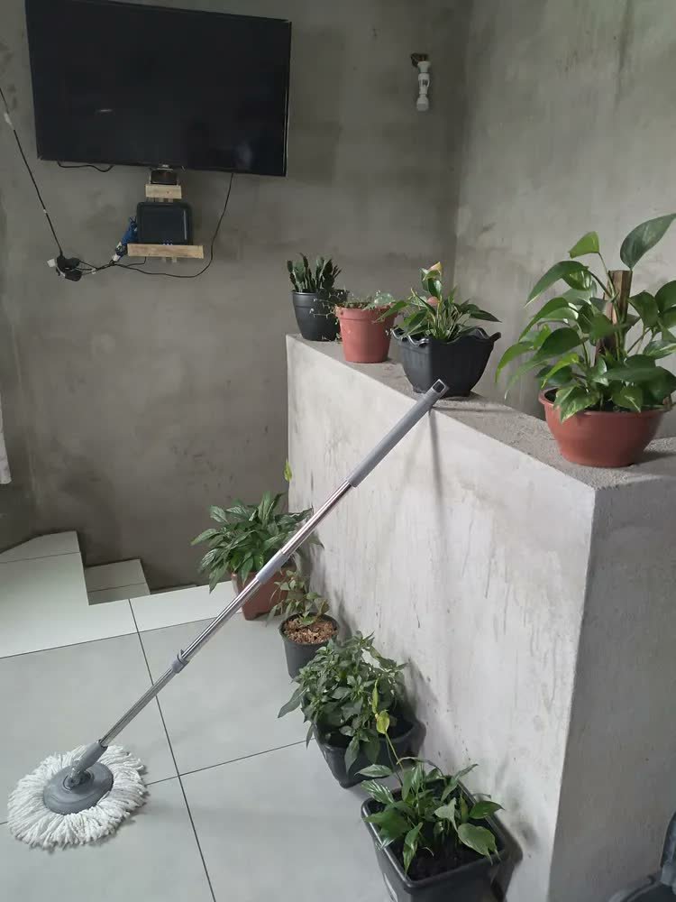 foto de comprador de Mop Profissional Inox 16l Com 2 Refis De Microfibra Glinter