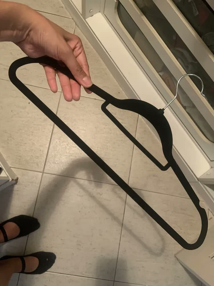 foto de comprador de Vittak Kit 50 Cabides Veludo De Roupa Antideslizante Slim Adulto Cor Preto