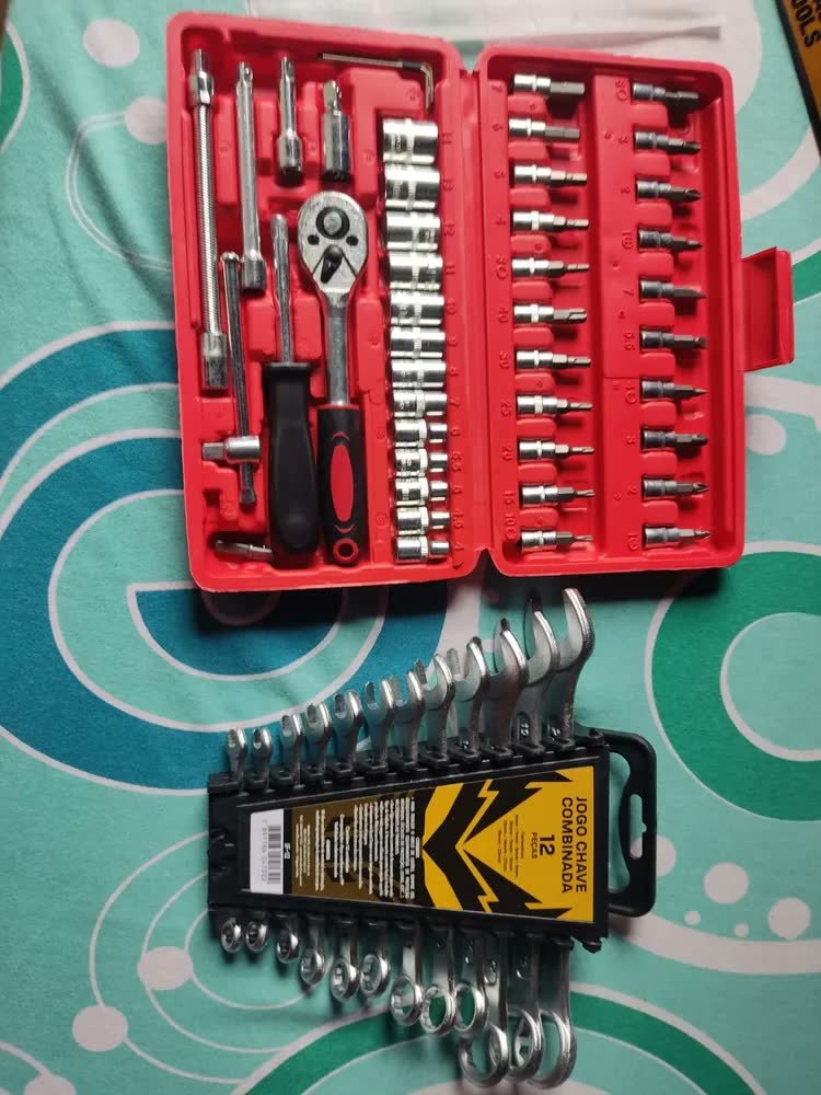 foto de comprador de Kit Jogo De Ferramentas Completo C/ Soquetes Chaves Aço Crv Cinza