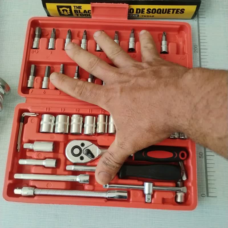 foto de comprador de Kit Jogo De Ferramentas Completo C/ Soquetes Chaves Aço Crv Cinza